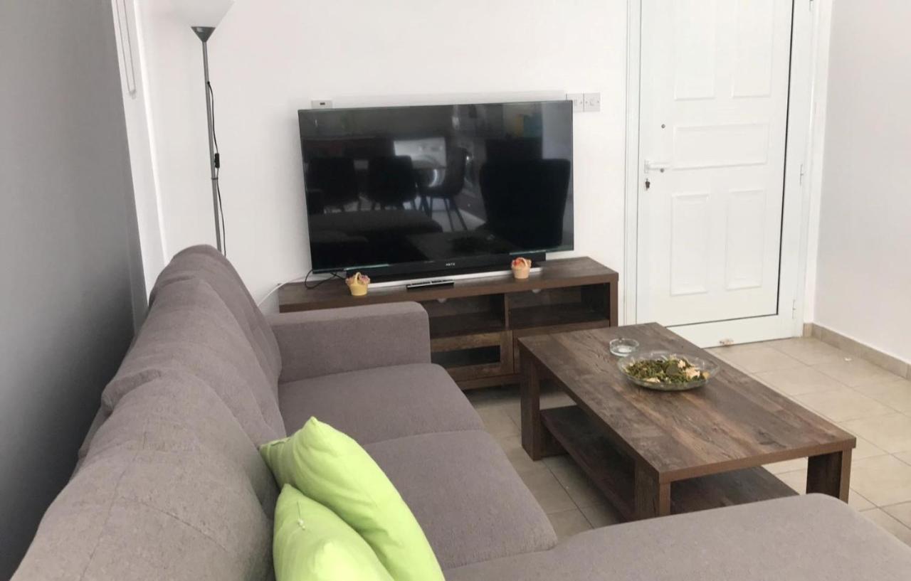 Cosy Apartment In Kato Paphos With Pool Access Buitenkant foto