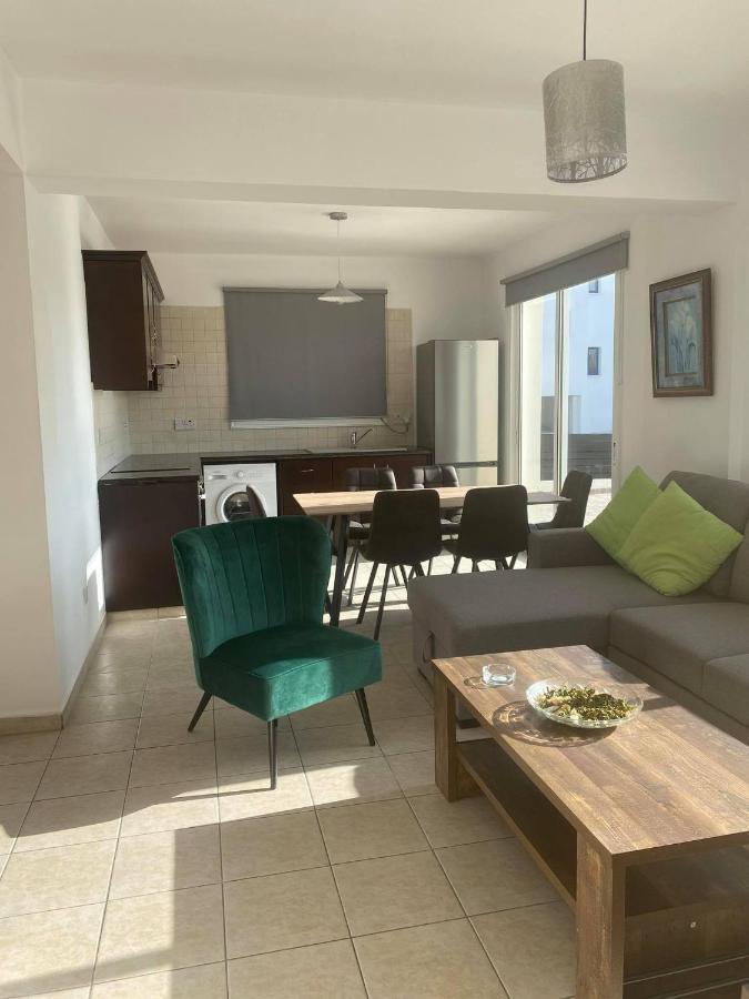 Cosy Apartment In Kato Paphos With Pool Access Buitenkant foto