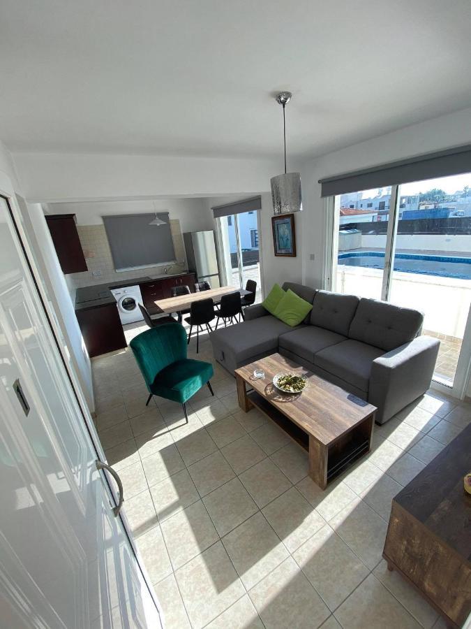 Cosy Apartment In Kato Paphos With Pool Access Buitenkant foto